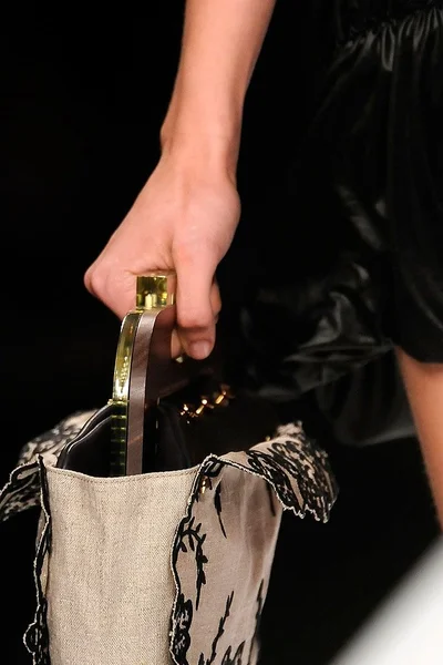 Look 100